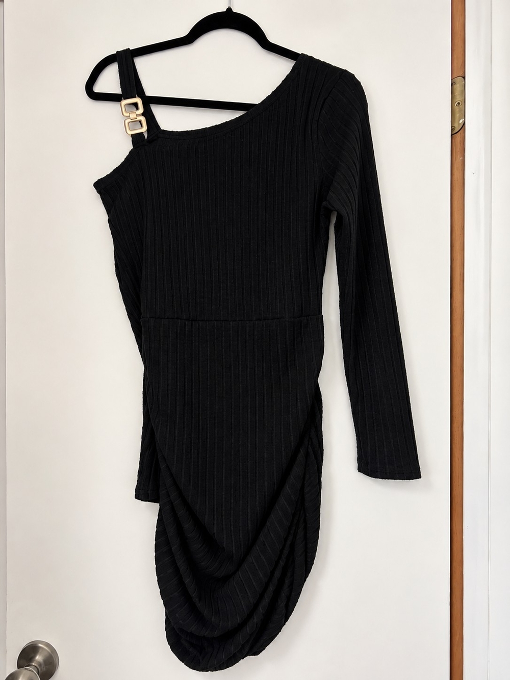 SHEIN Black One-Shoulder Ribbed Dress with Gold Buckle